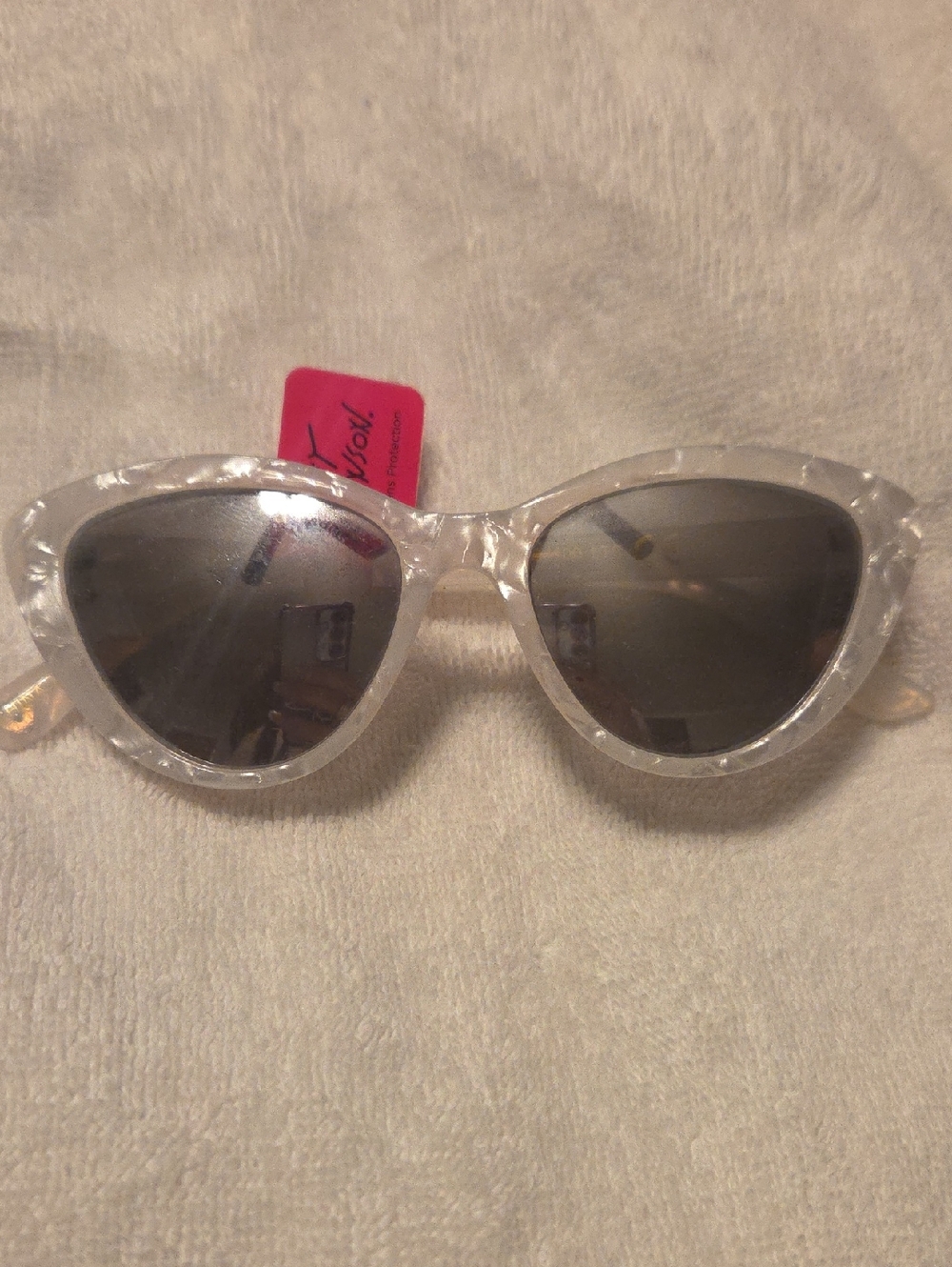 BETSEY JOHNSON Clear Marbled Cat-Eye Sunglasses with Dark Lenses (#8)
